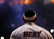 PG电子官方-冰与火的终章，范弗利特关键一投，迈阿密灼伤盐湖城