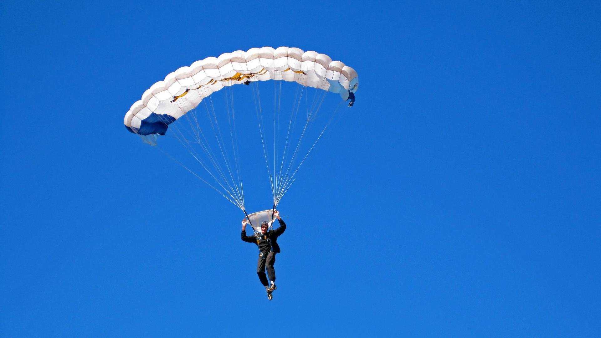 奥运周期关键战之夜，克莱关键回合不手软
